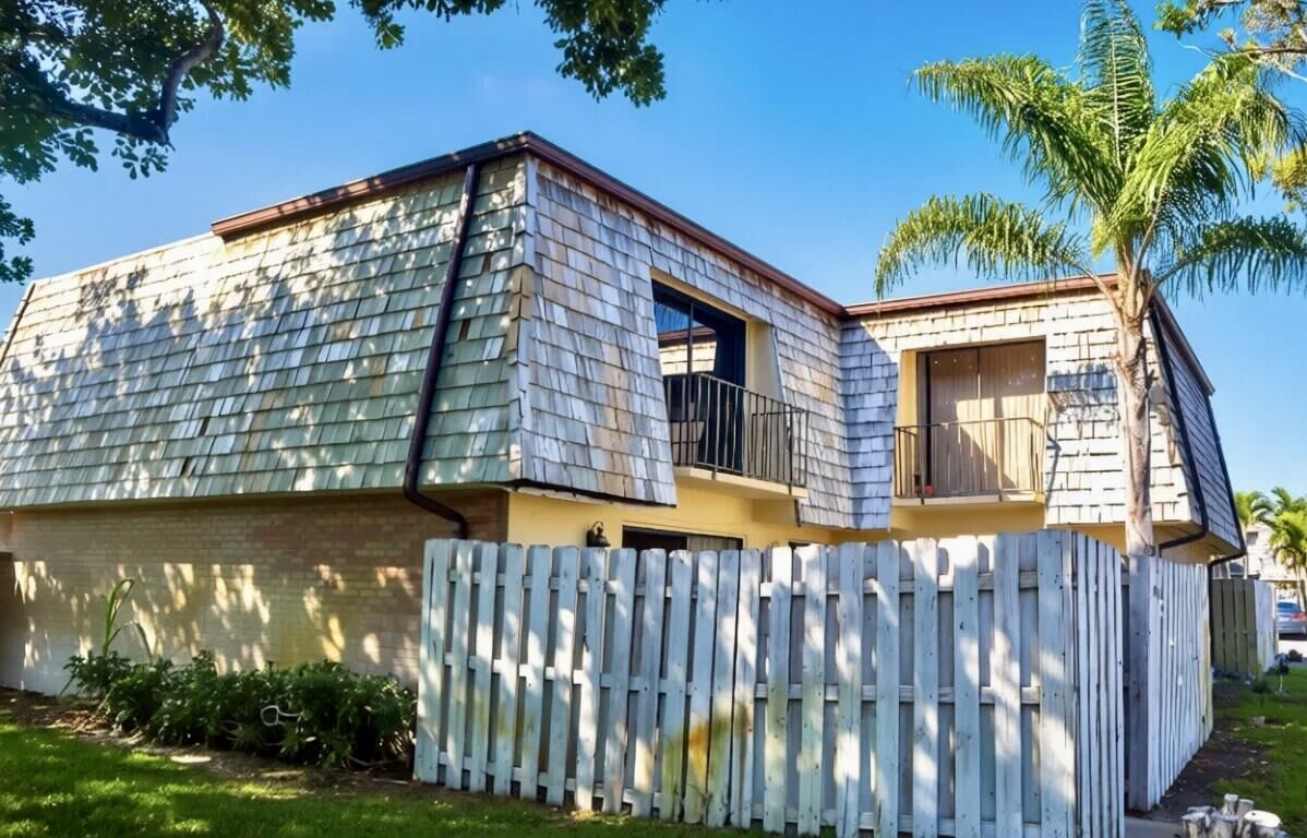 Property Photo: 194 Lake Arbor Dr 1 FL 33461