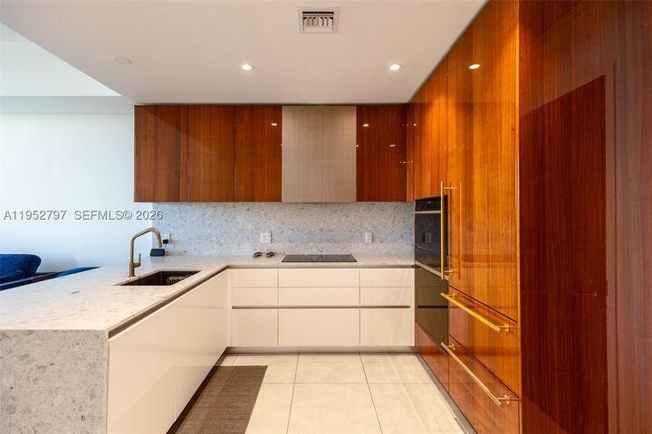 Property Photo:  2678 Tigertail Ave 612  FL 33133 