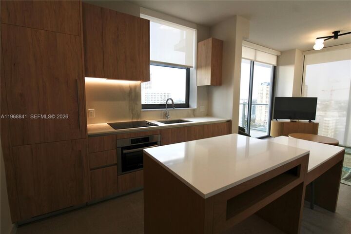 Property Photo:  11 NE 6 St 2114  FL 33132 