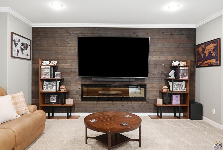 Property Photo: 4108 SW Postoak Dr KS 66610