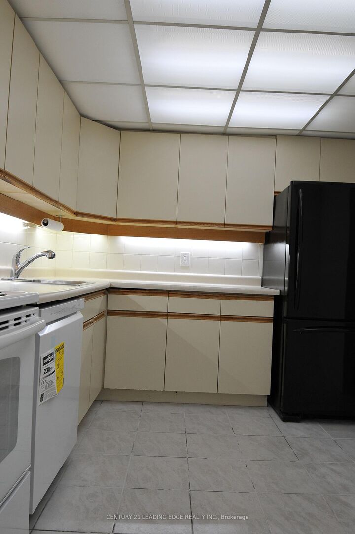 Property Photo:  1013 Pape Avenue B  ON M4K 3V8 