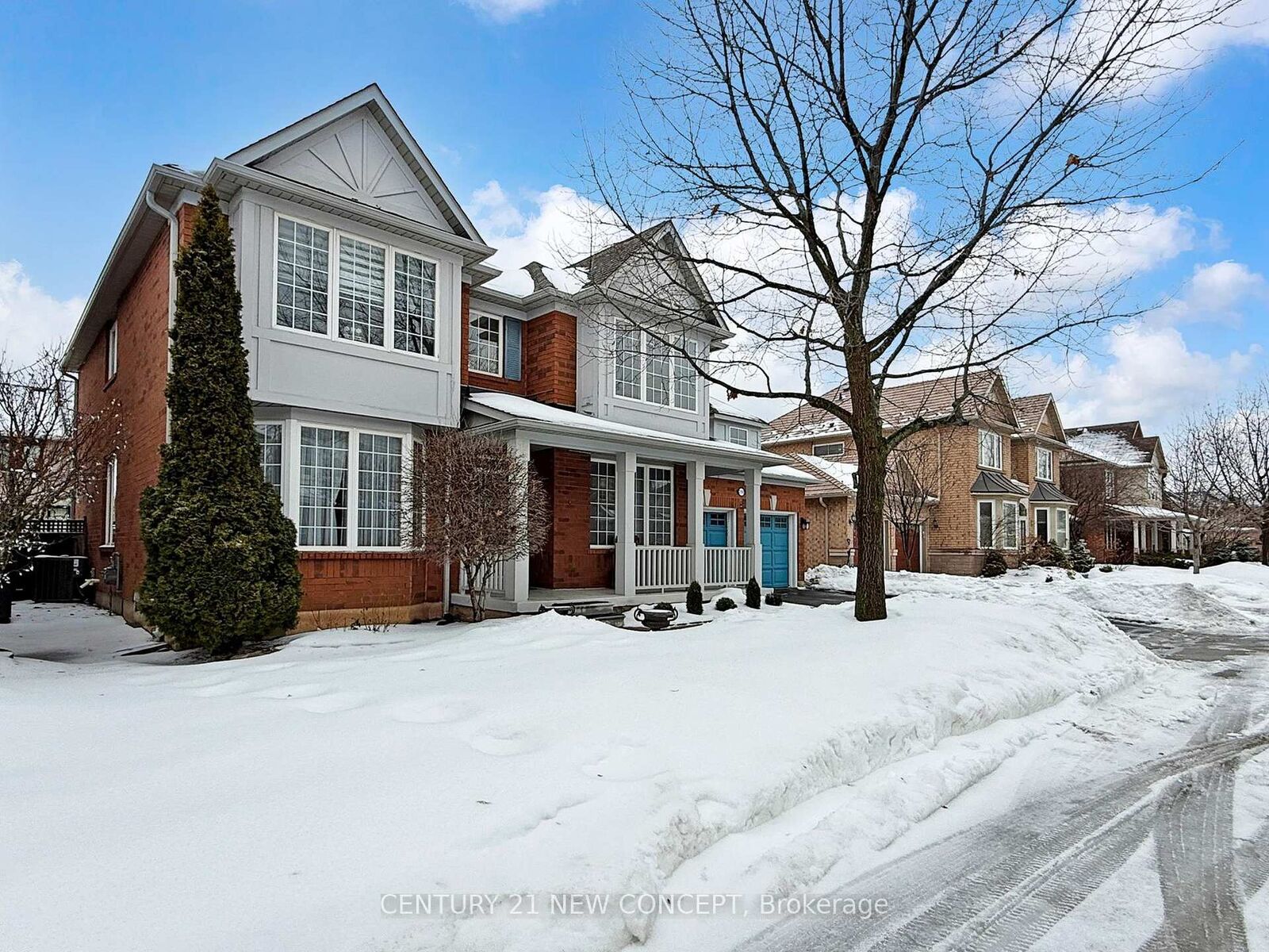Property Photo:  2208 Glengrove Crescent  ON L6M 3X5 