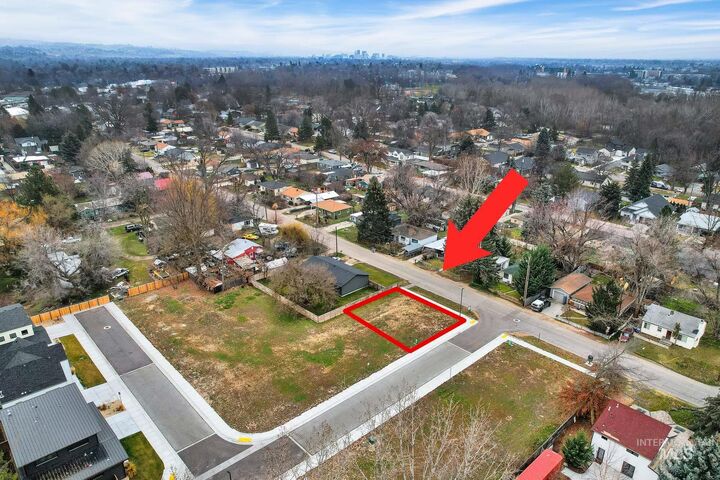 Property Photo:  3002 N Water Run Ln  ID 83703 