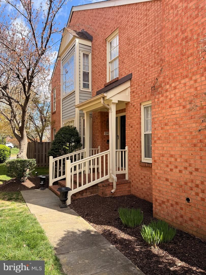 Property Photo:  5908 Sandbrook Court  VA 22307 