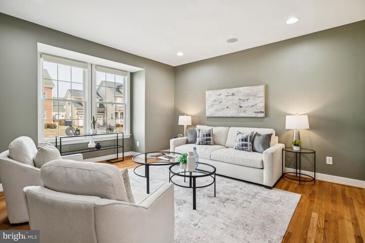 Property Photo: 41881 Redgate Way VA 20148