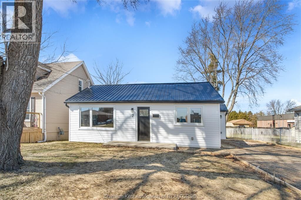 Property Photo:  7 Oxley Drive  ON N7L 2K5 