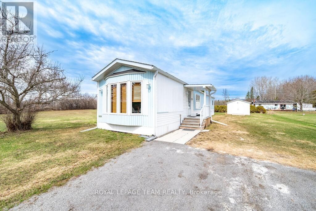 Property Photo: 46 Sunset Lane ON K7V 0A5