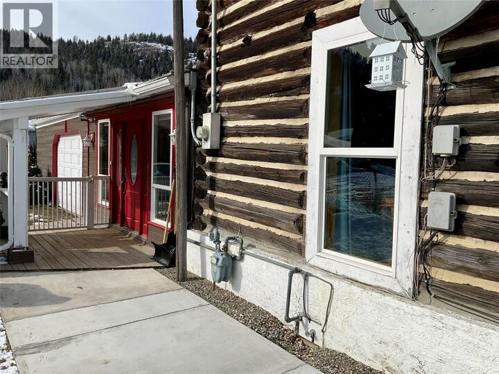 Property Photo:  601 Government Avenue North  BC V0H 1J0 