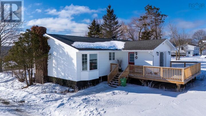Property Photo:  408 Belcher Street  NS B4N 3V5 