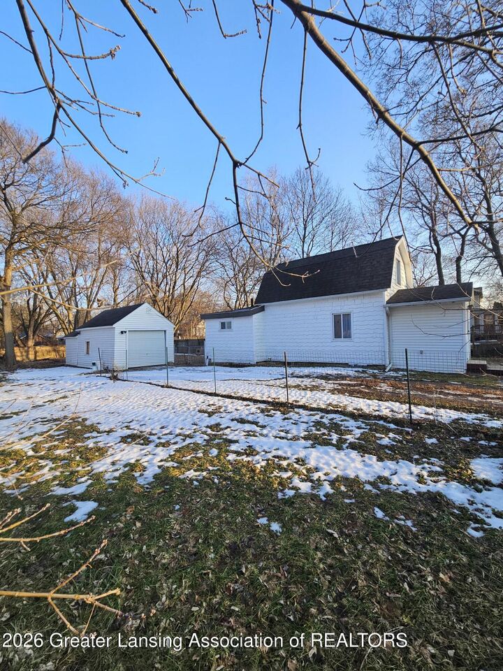 Property Photo:  1731 Lyons Avenue  MI 48910 