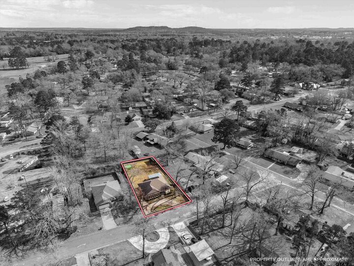 Property Photo:  1703 Azalea St  TX 75644 