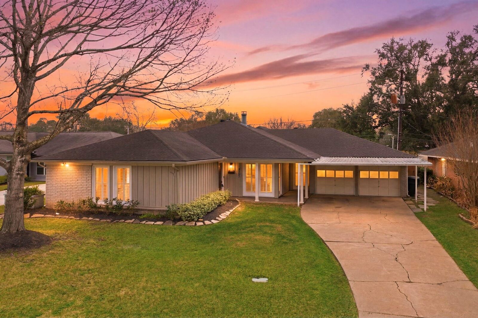 Property Photo: 4847 Knickerbocker Street TX 77035