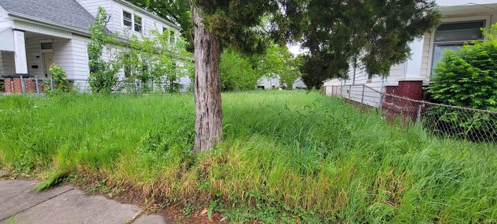 Property Photo:  518 S Bedford Avenue  IN 47713 