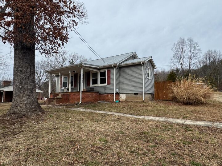 Property Photo: 862 Oakville Road VA 24522