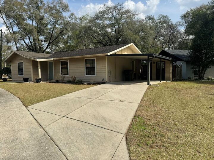 Property Photo: 1724 NE 30th Street FL 34479