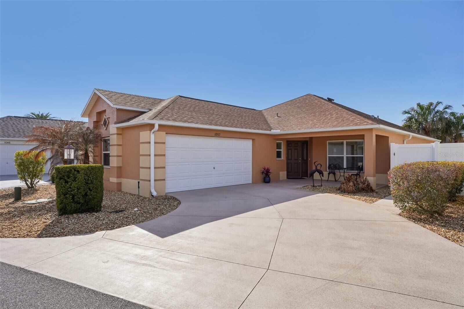 Property Photo: 1052 Becker Avenue FL 32163