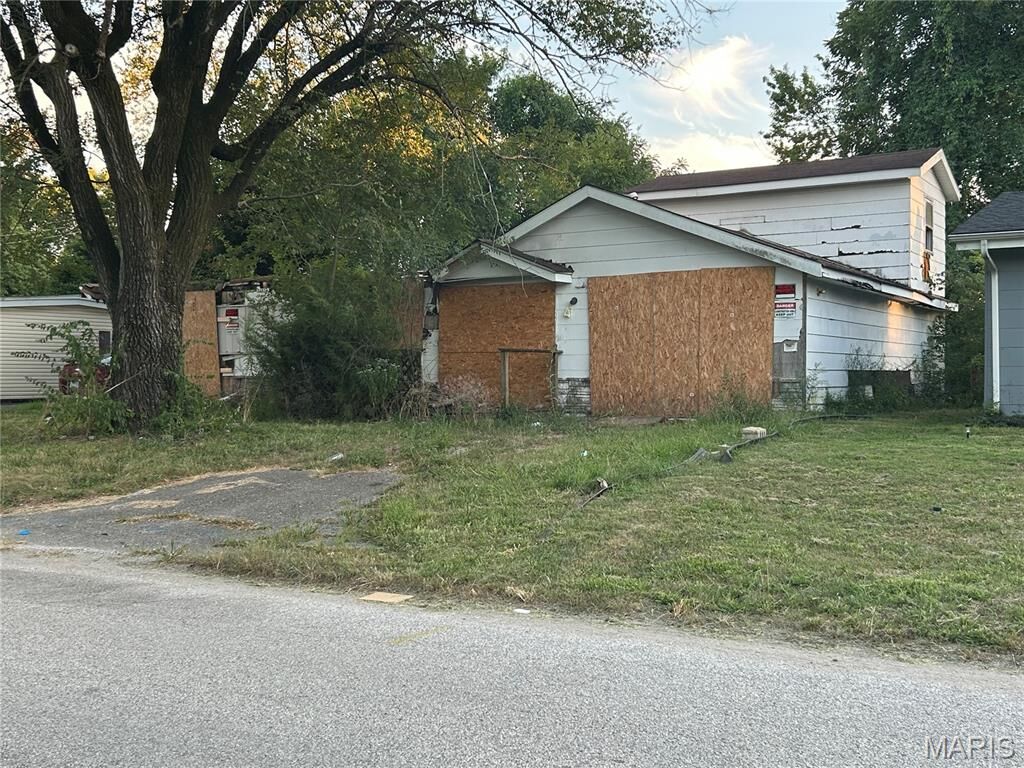 Property Photo: 818 E 5th Street IL 62206