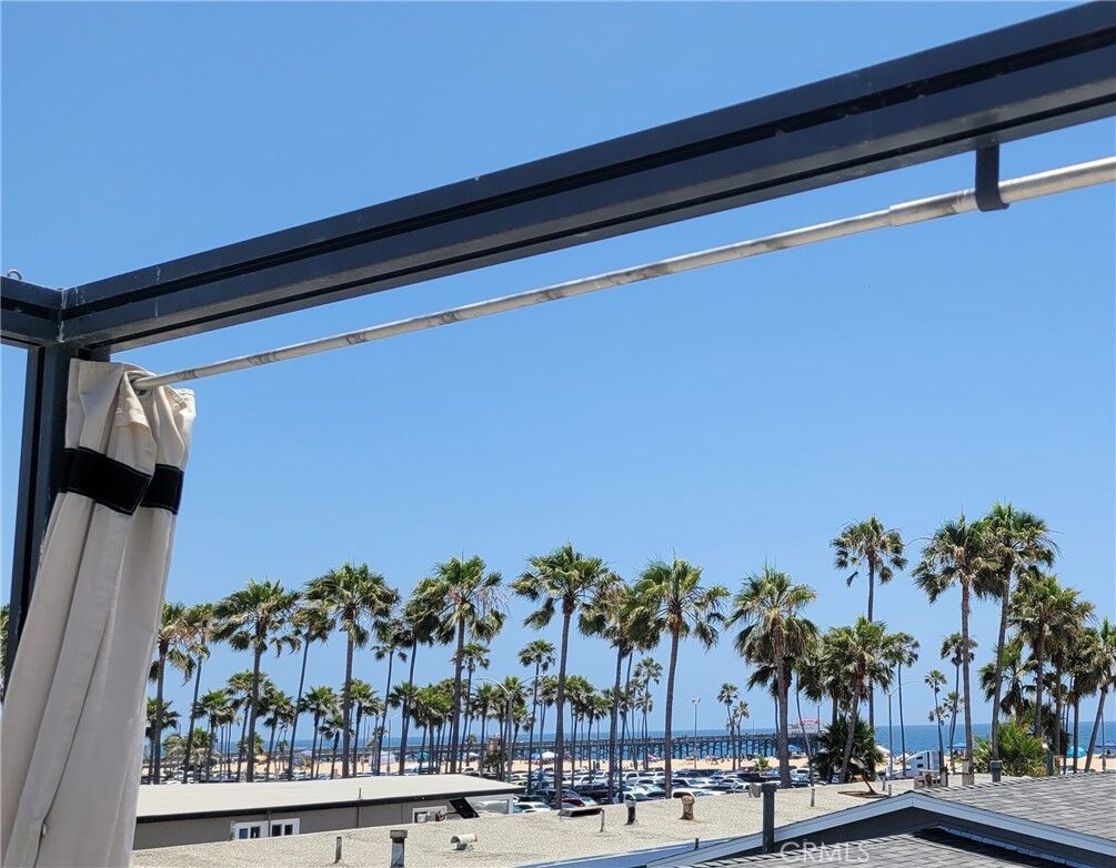 Property Photo:  417 E Balboa Boulevard  CA 92661 