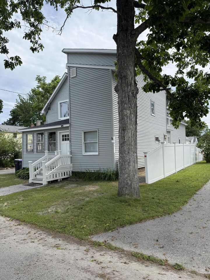Property Photo:  107 Ocean Avenue  ME 04064 
