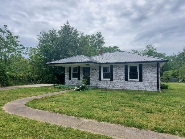 Property Photo:  5402 Highway 100  TN 37098 