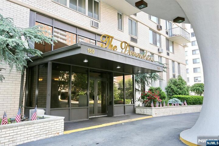 Property Photo:  160 Overlook Avenue 4C  NJ 07601 