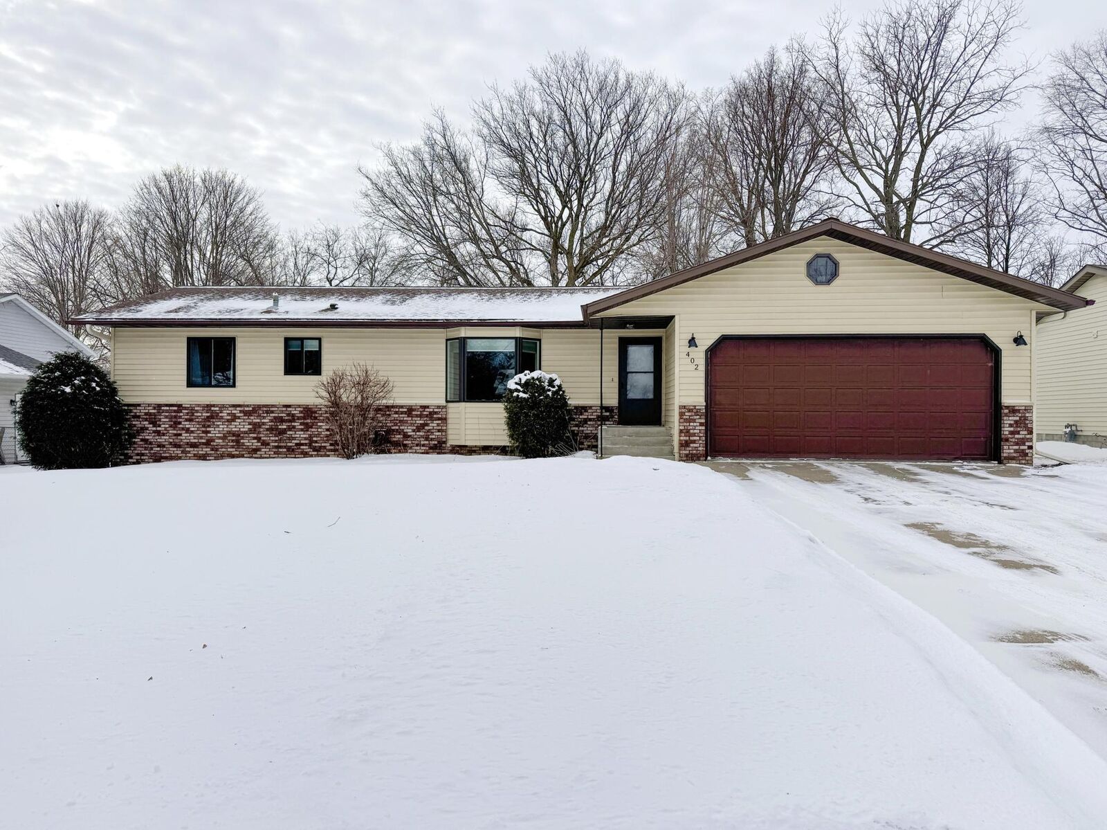 Property Photo:  402 E 14th Street  MN 56537 