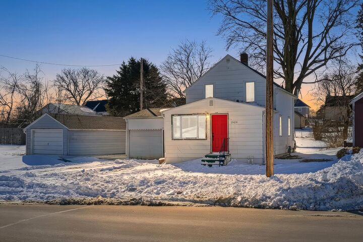 Property Photo:  1004 E Main Street  MN 55921 