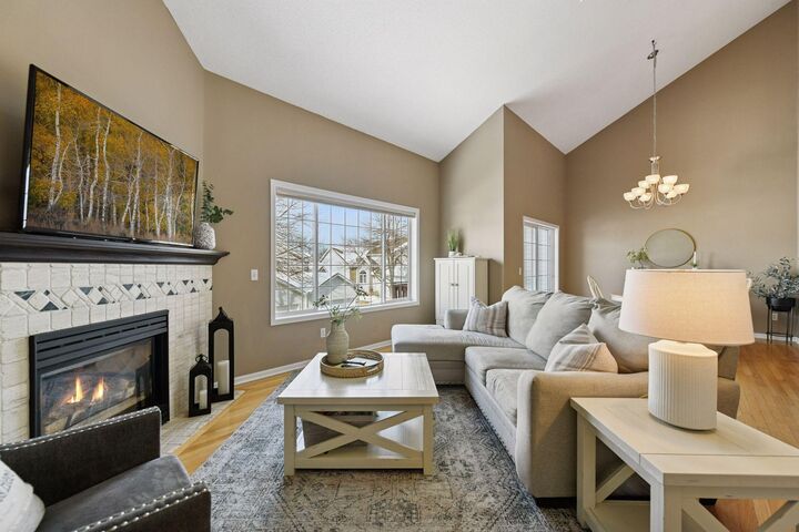 Property Photo:  934 Kelly Court  MN 55317 