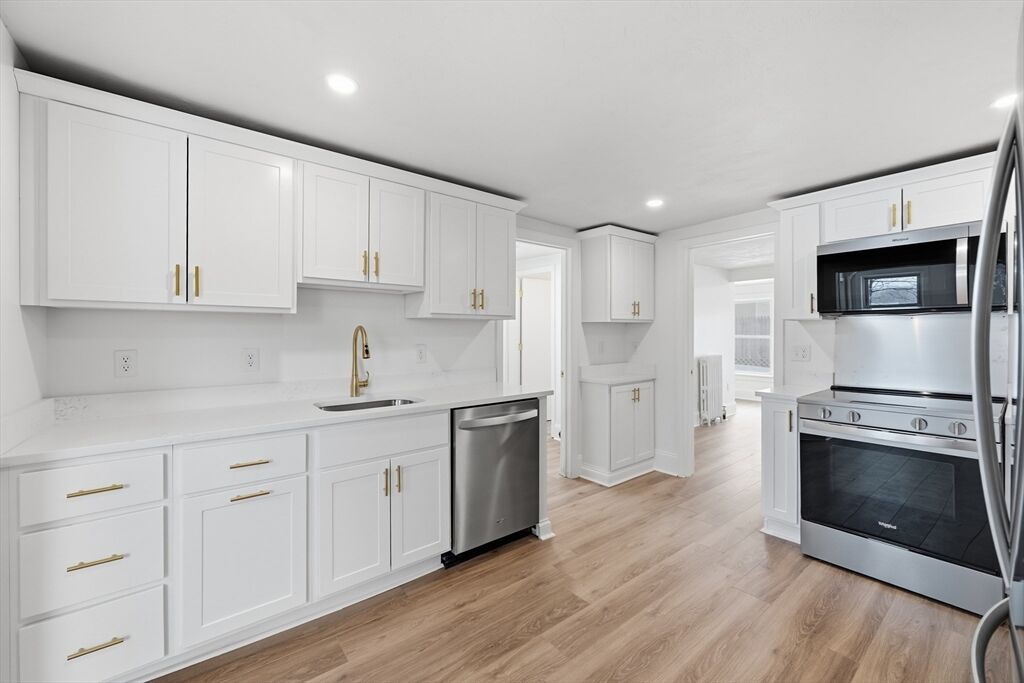Property Photo:  22 Douglas Ave 1  MA 01754 