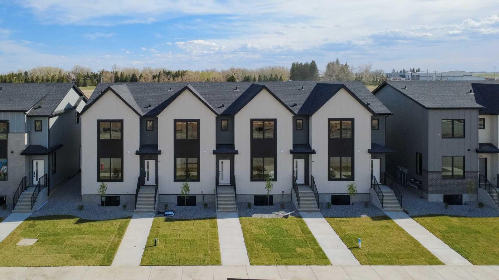 Property Photo: 2813 16 Avenue AB T1M 0G9