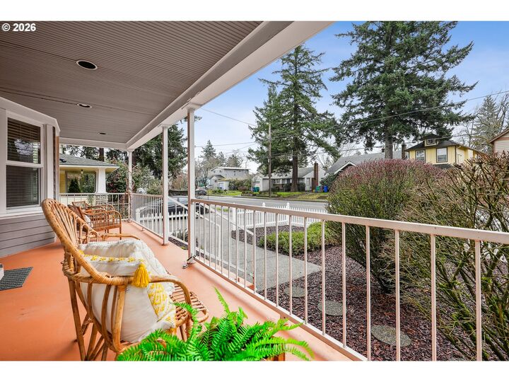 Property Photo: 7427 SE Woodstock Blvd OR 97206