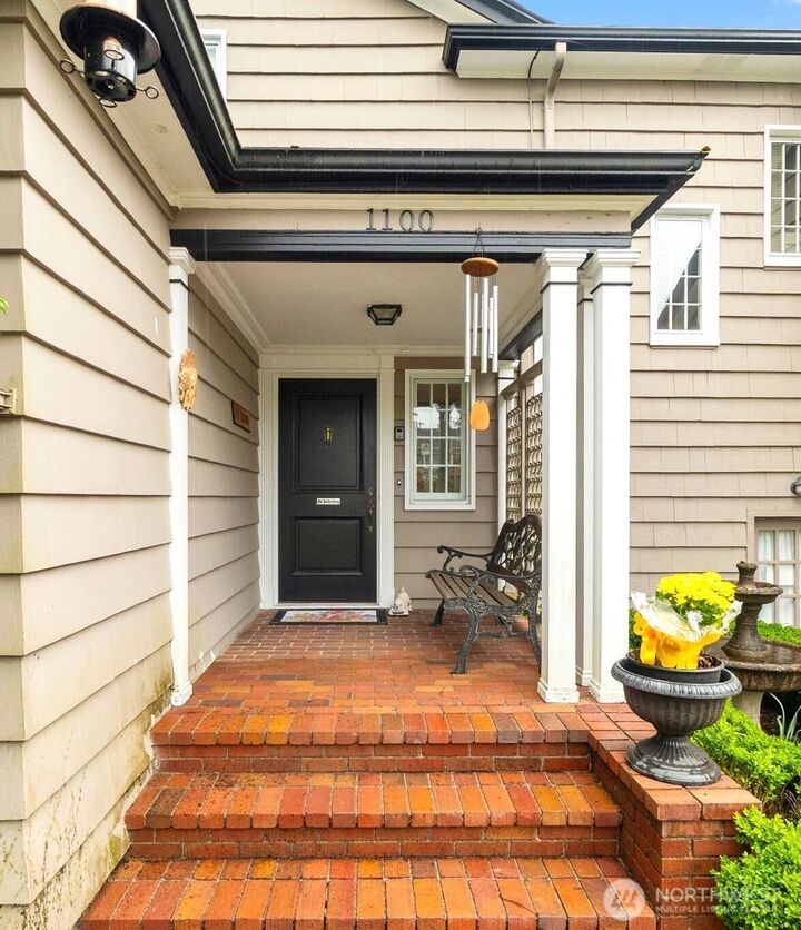 Property Photo:  1100 N Broadway  WA 98520 