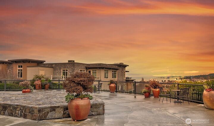 Property Photo:  61  Pine Street 201  WA 98020 