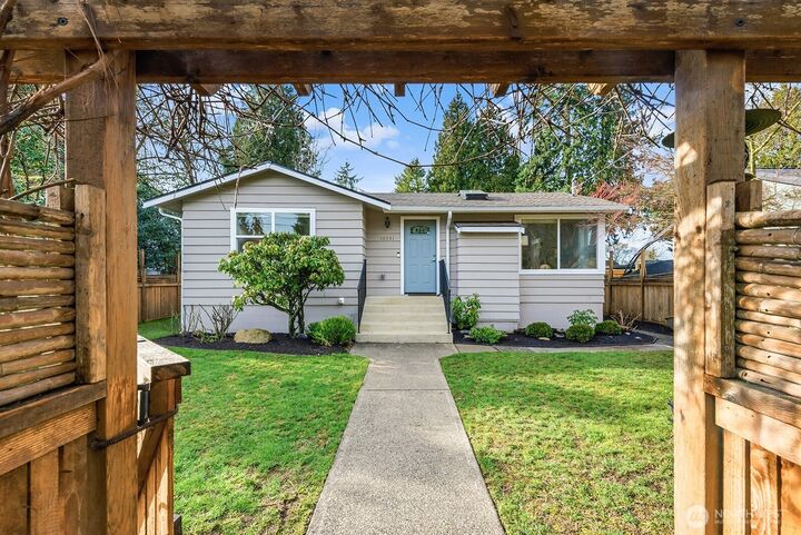 Property Photo:  10731  Dayton Avenue N  WA 98133 