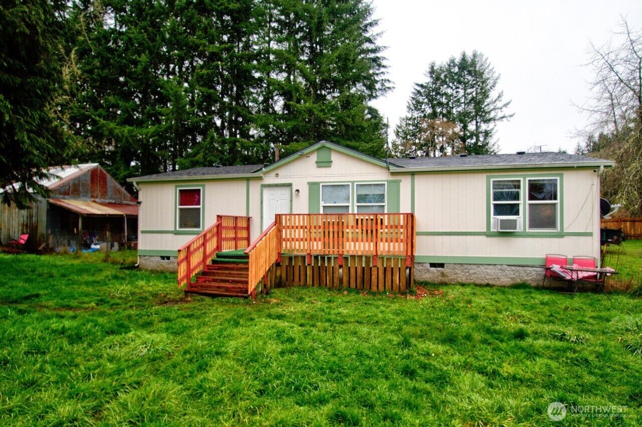 Property Photo:  307 S 3rd Ave  WA 98572 