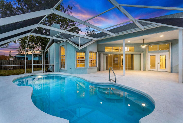 Property Photo: 2098 SE Floresta Drive FL 34984