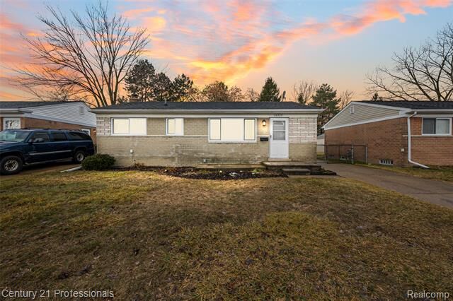 Property Photo: 33329 Cheryl Street MI 48035