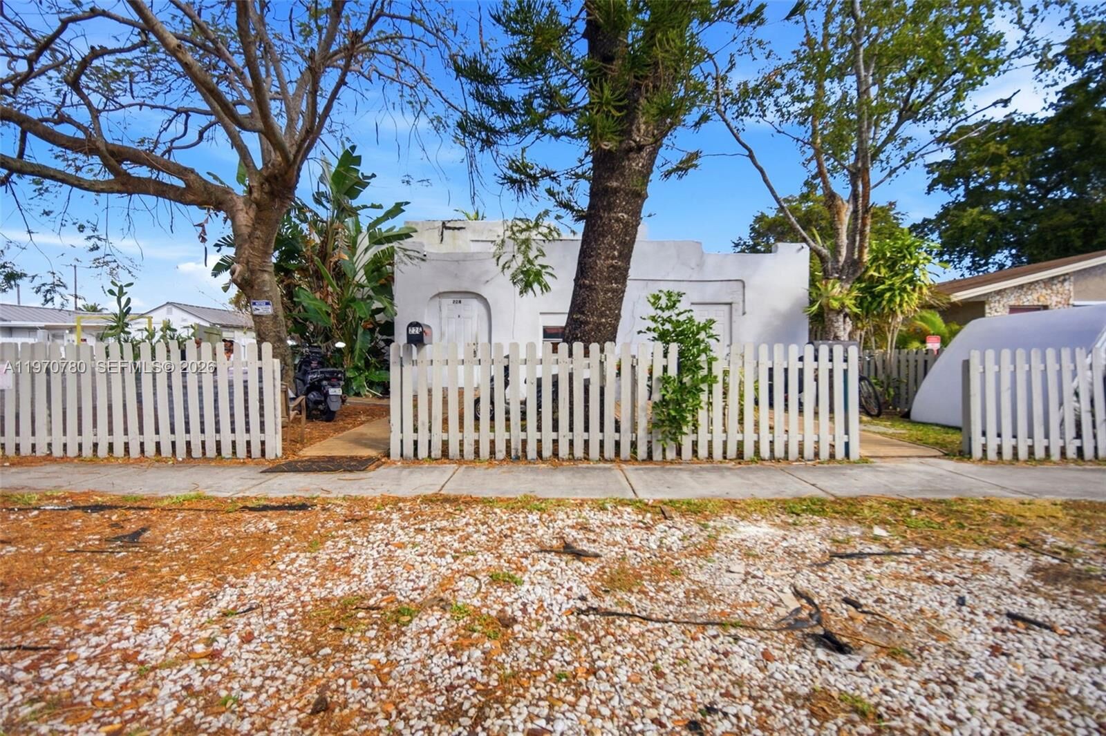 Property Photo:  224 SW 14th St  FL 33004 