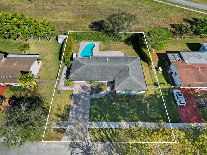 Property Photo: 9361 SW 102nd Ct FL 33176