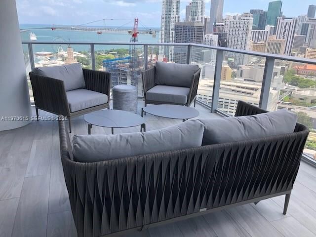 Property Photo: 851 NE 1st Ave 2812 FL 33132