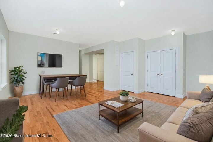 Property Photo:  556 Drumgoole Road E  NY 10312 