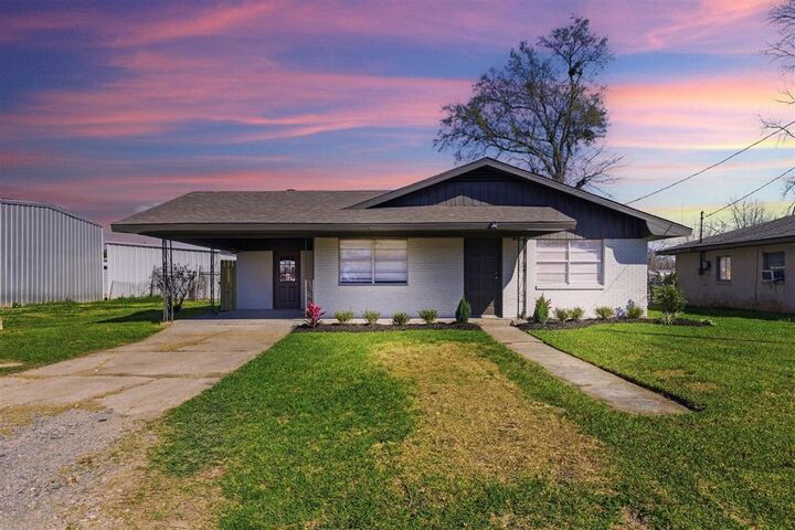 Property Photo: 628 Urban Street LA 70663