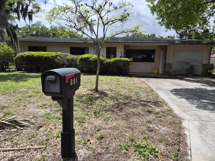 Property Photo: 801 Espanola Way FL 32901