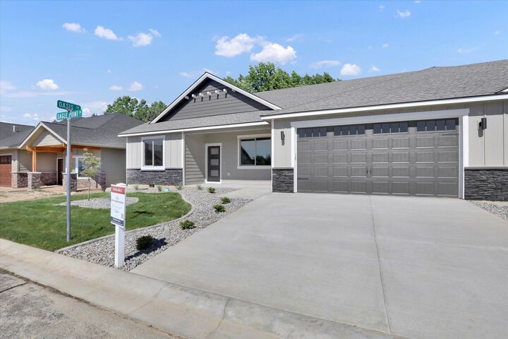 Property Photo:  1109 - Unit 16 N Country Club Dr 16  WA 99006 