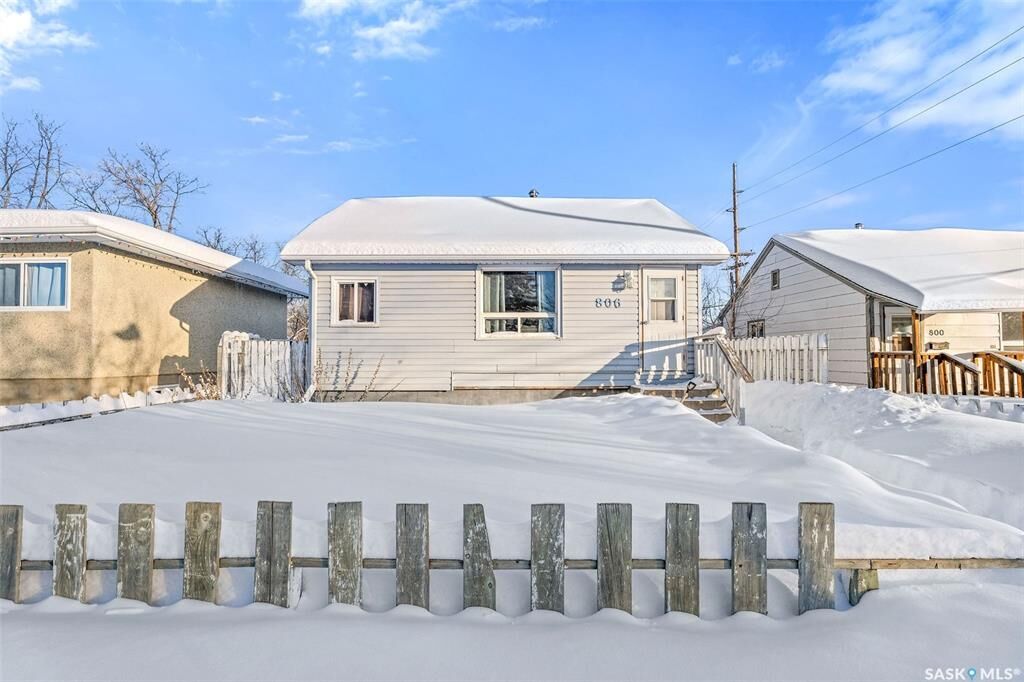 Property Photo: 806 12th Street W SK S6V 3C5