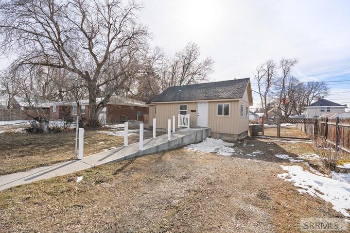 Property Photo:  416 E 17th Street  ID 83404 