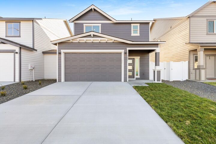 Property Photo:  7581 Grapevine Ct  WA 99353 