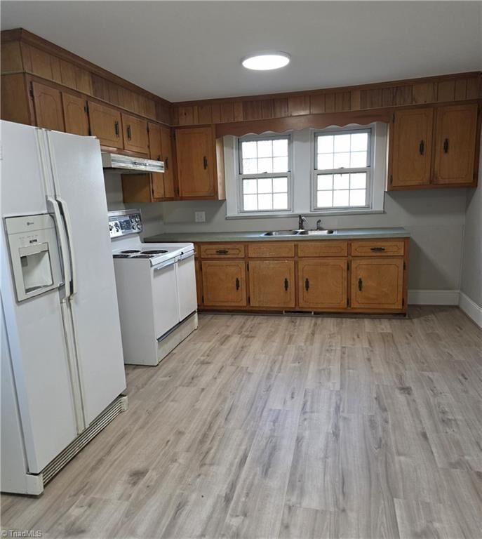 Property Photo: 802 E Warren Avenue NC 27288