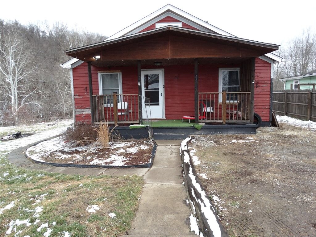 Property Photo:  24 Hillman St  PA 15314 