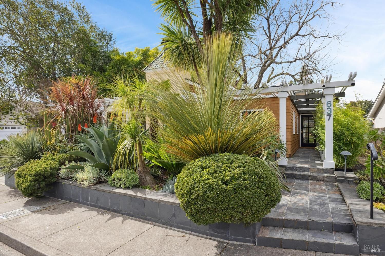 Property Photo:  637 5th Street  CA 95476 